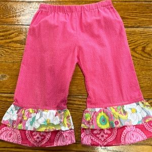 Ruffle pants Size 2T. Pink dots with floral print ruffles. Good condition.